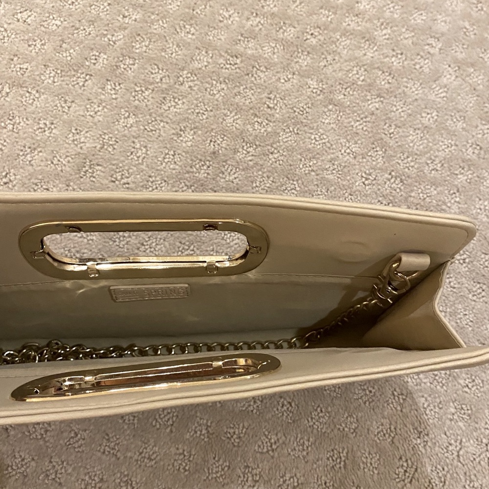 3/$20 ☀️ EUC Clutch - Picture 2 of 3